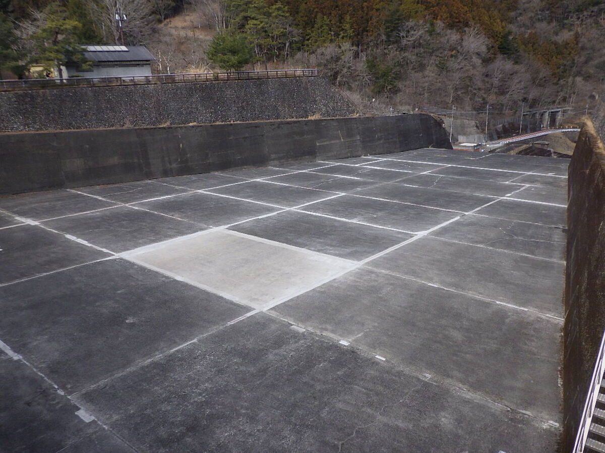 令和５年度小河内ダム余水吐目地補修工事