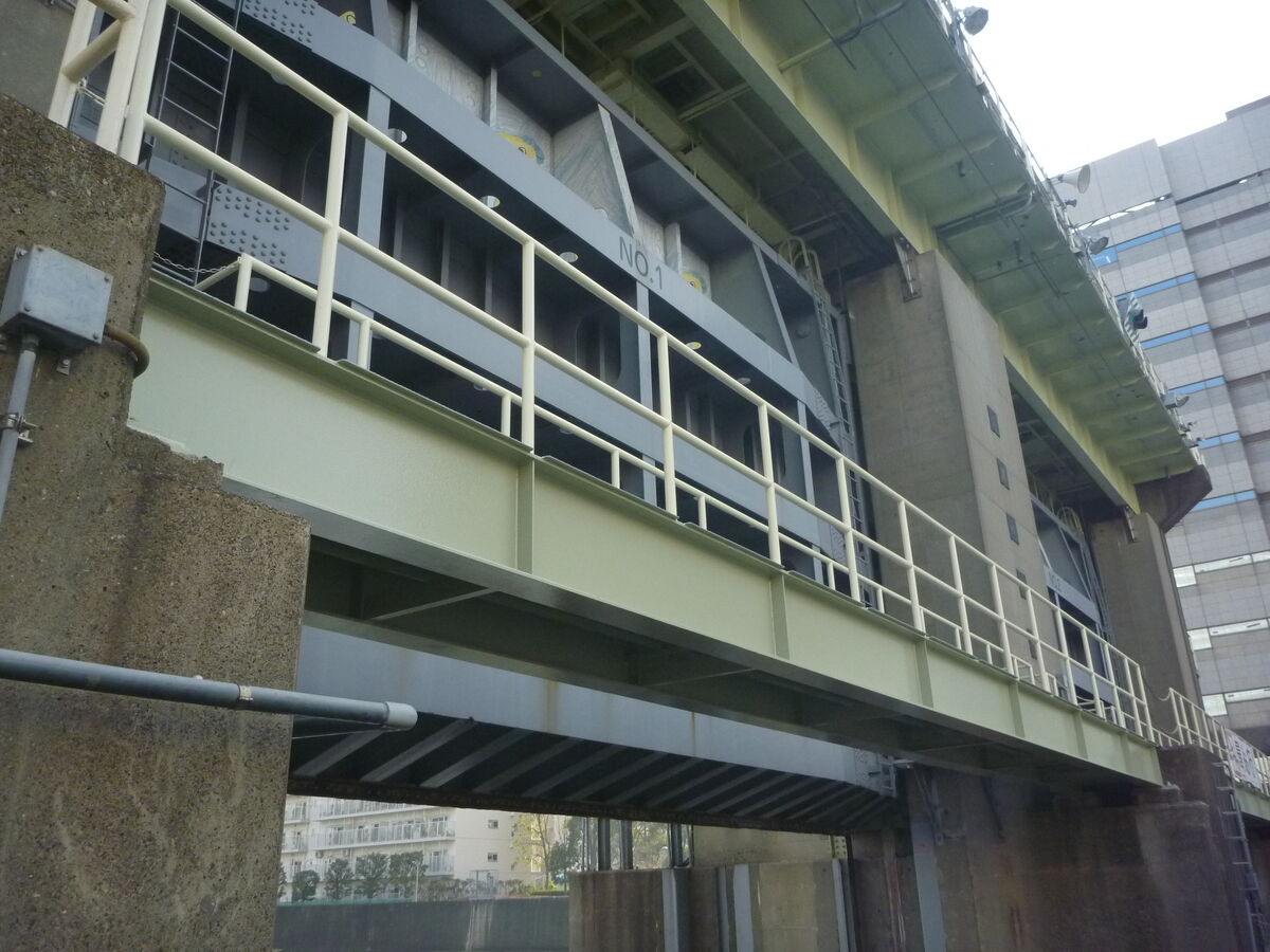 令和４年度目黒川水門（１号）管理橋塗装工事